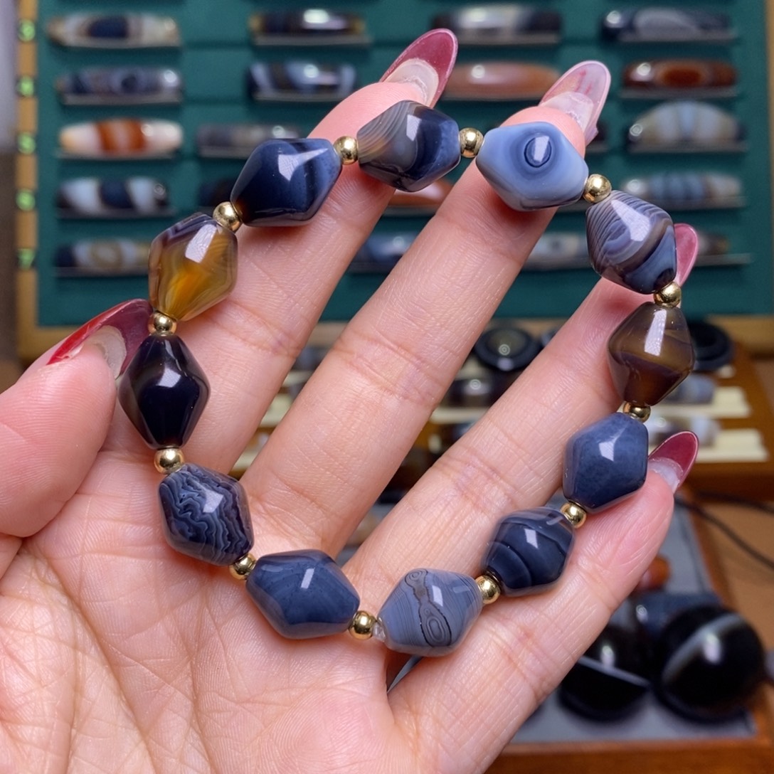 X***E玛瑙/玉髓未镶嵌珠宝半成品