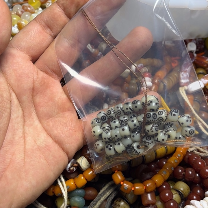 喜***呀玻璃颈饰5181。1包