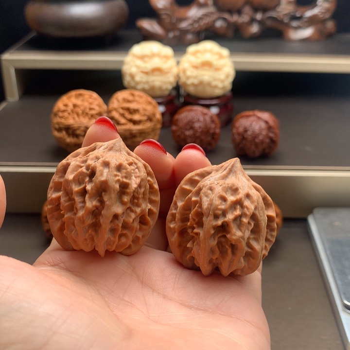 文玩核桃吊坠小***@大龙