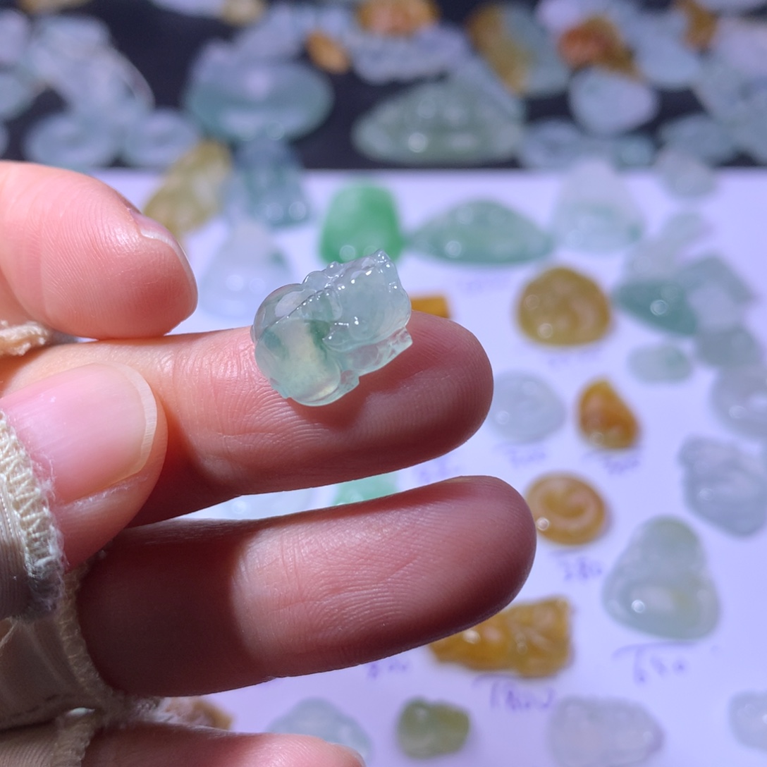 翡翠未镶嵌耳饰貔貅