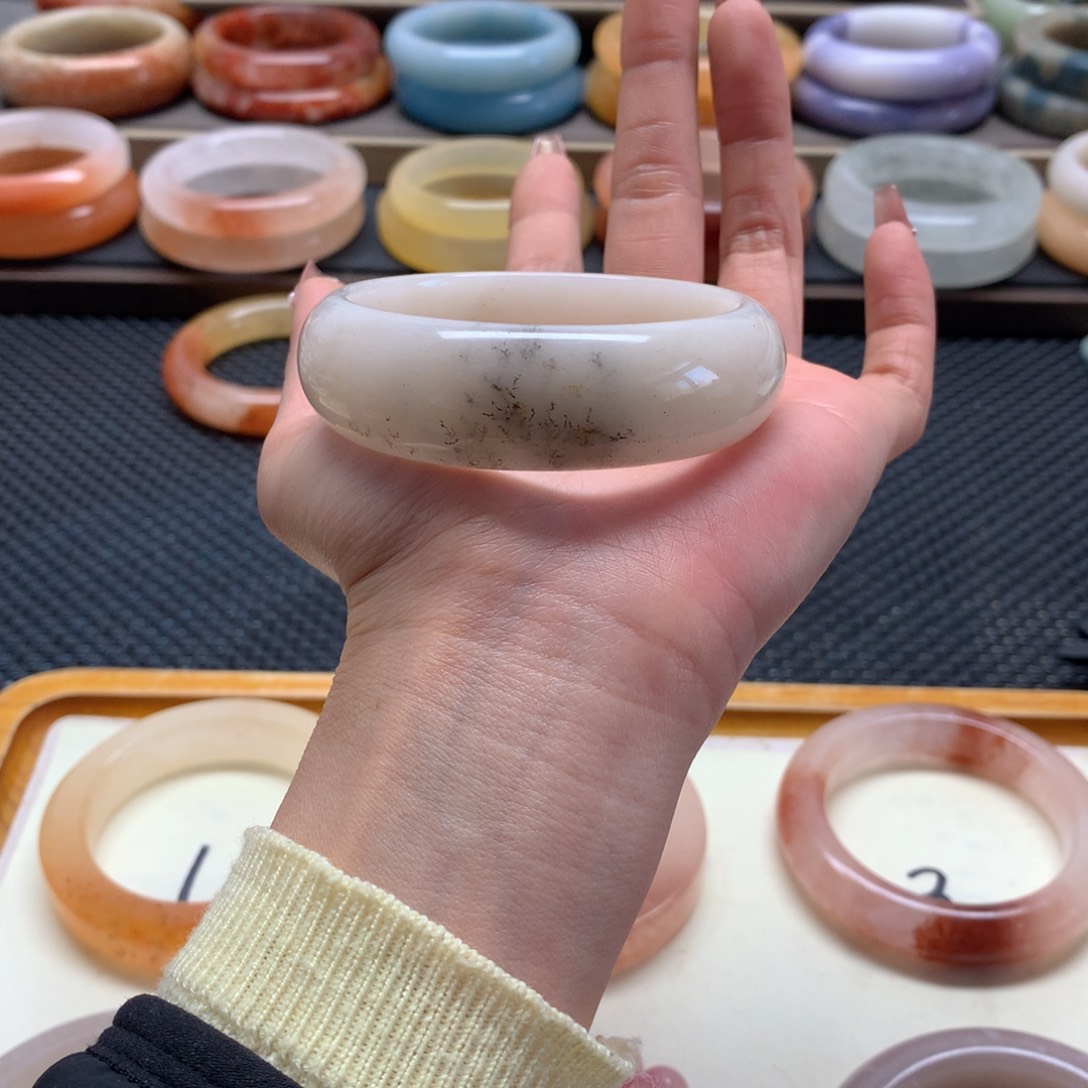 石英质玉手镯未镶嵌云*姐