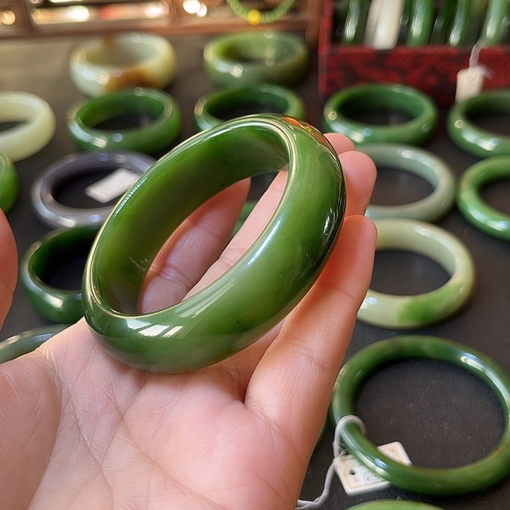 萍***缘和田玉未镶嵌手镯