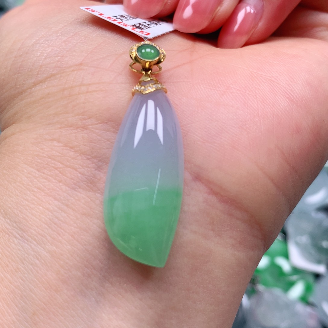 翡翠颈饰18K金镶嵌天然翡翠