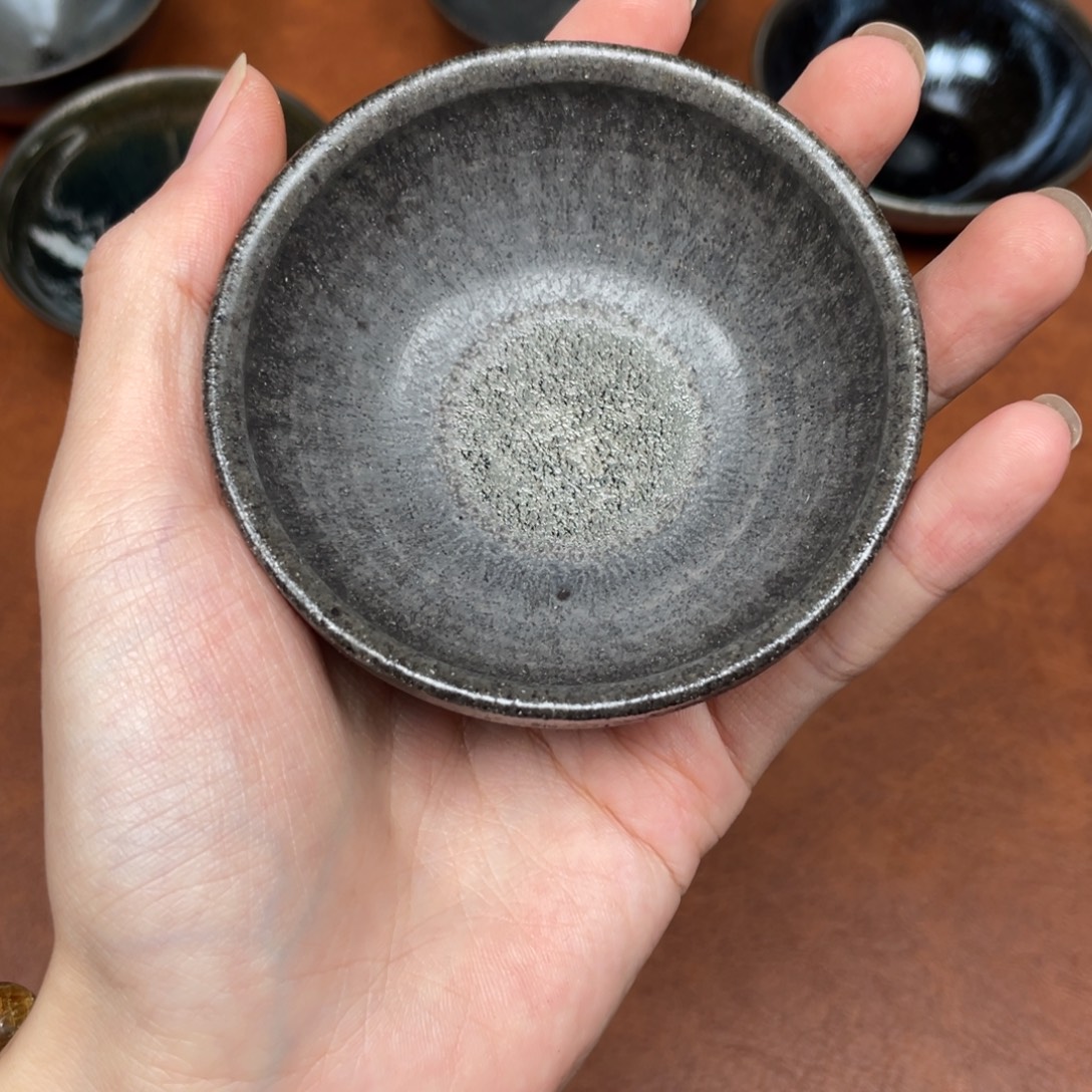 S***y茶盏山下。          