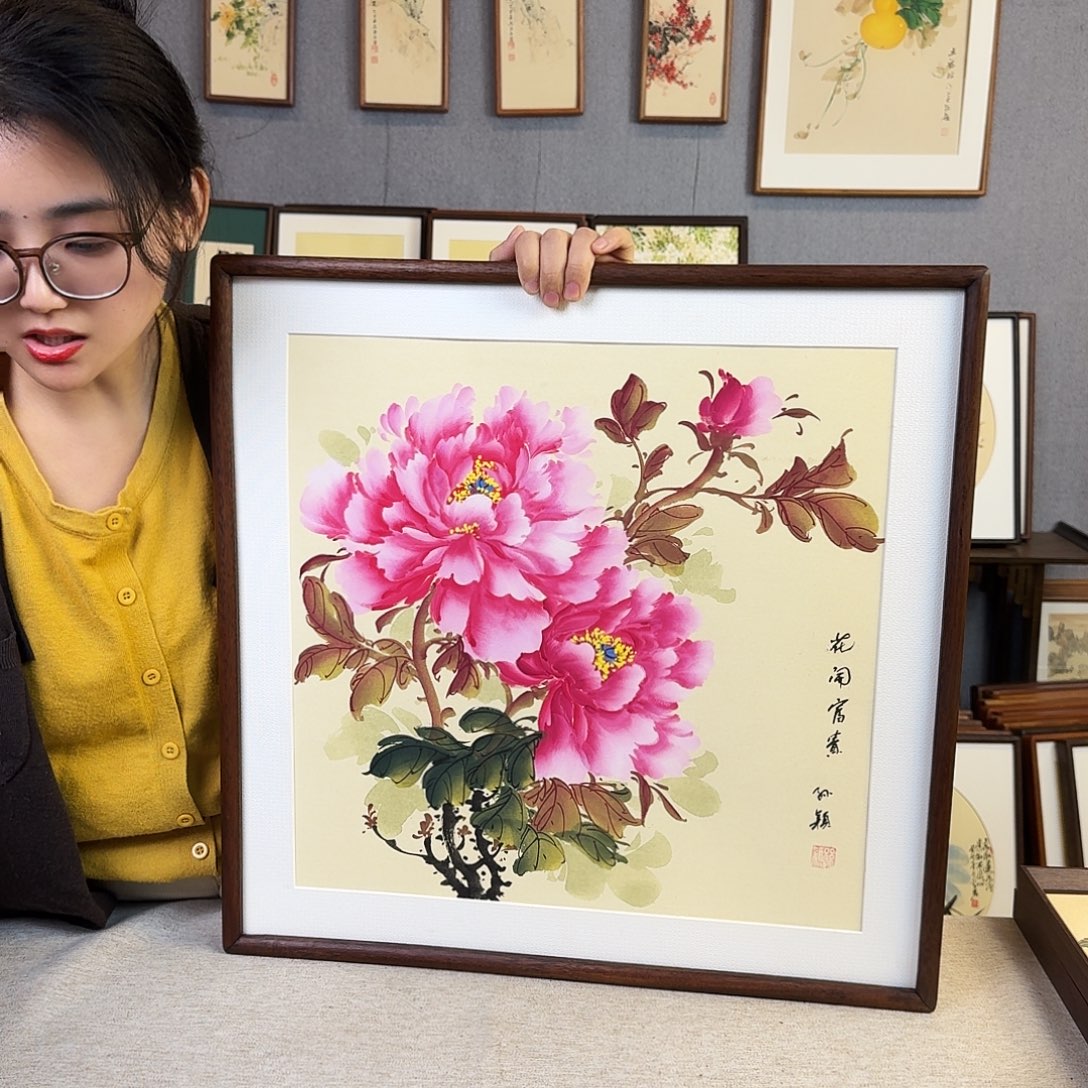 国画手绘带框尺寸： 53*53