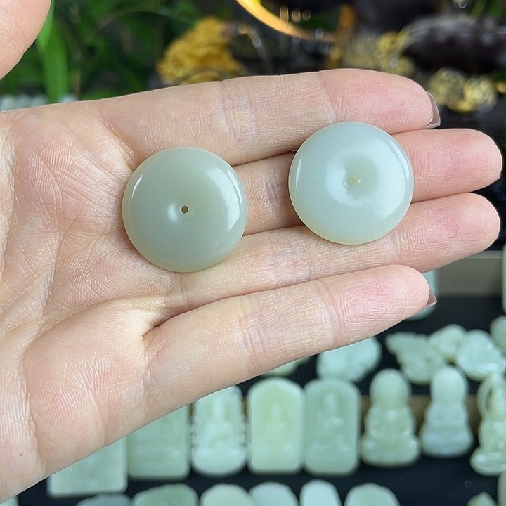 和田玉颈饰未镶嵌琪***.