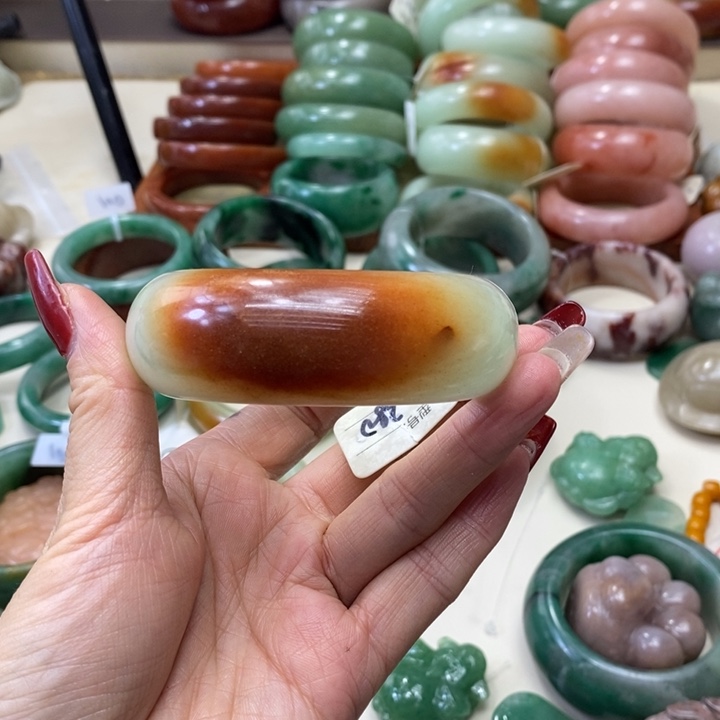 念***念石英质玉（非洲翠）未镶嵌珠宝奇石