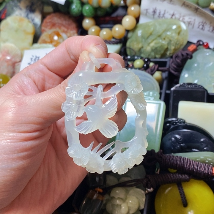 蛇纹石玉颈饰未镶嵌