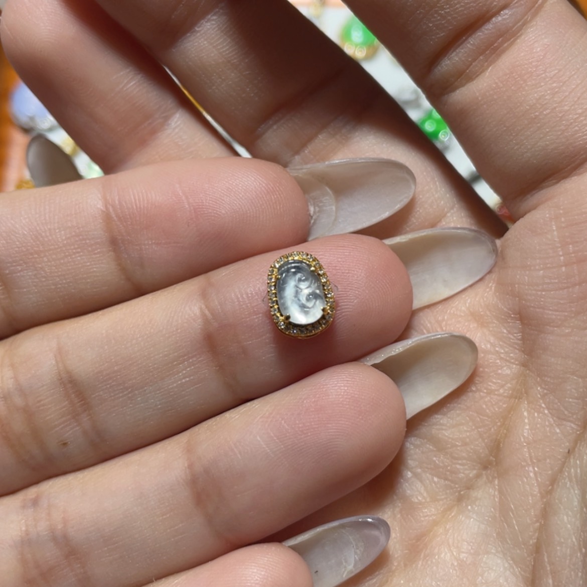 【闪购商品】颈饰18K金镶嵌翡翠