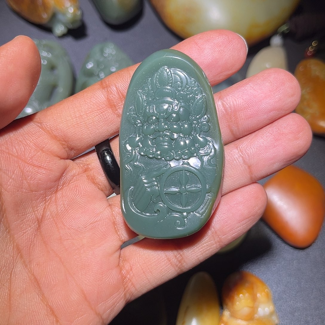 和田玉未镶嵌颈饰