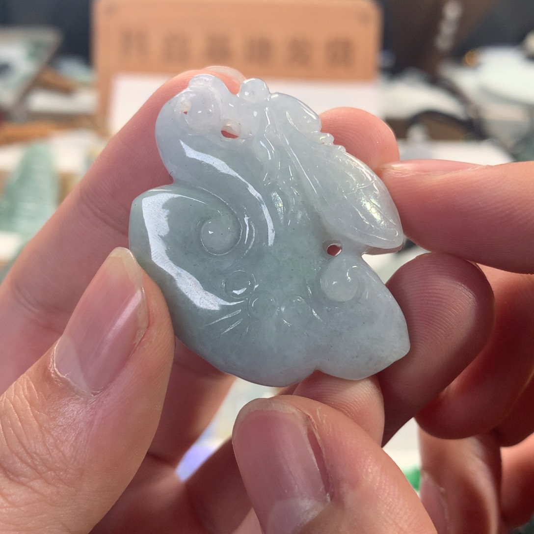 翡翠颈饰未镶嵌如意