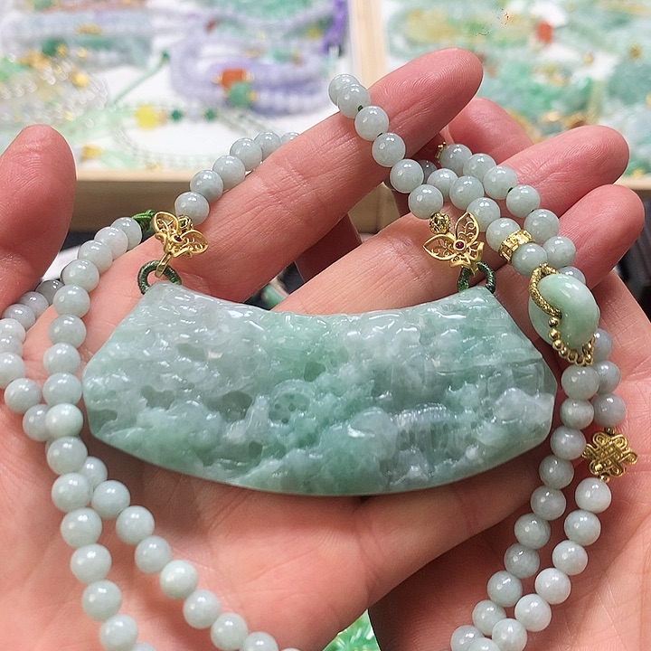 翡翠颈饰未镶嵌吊坠