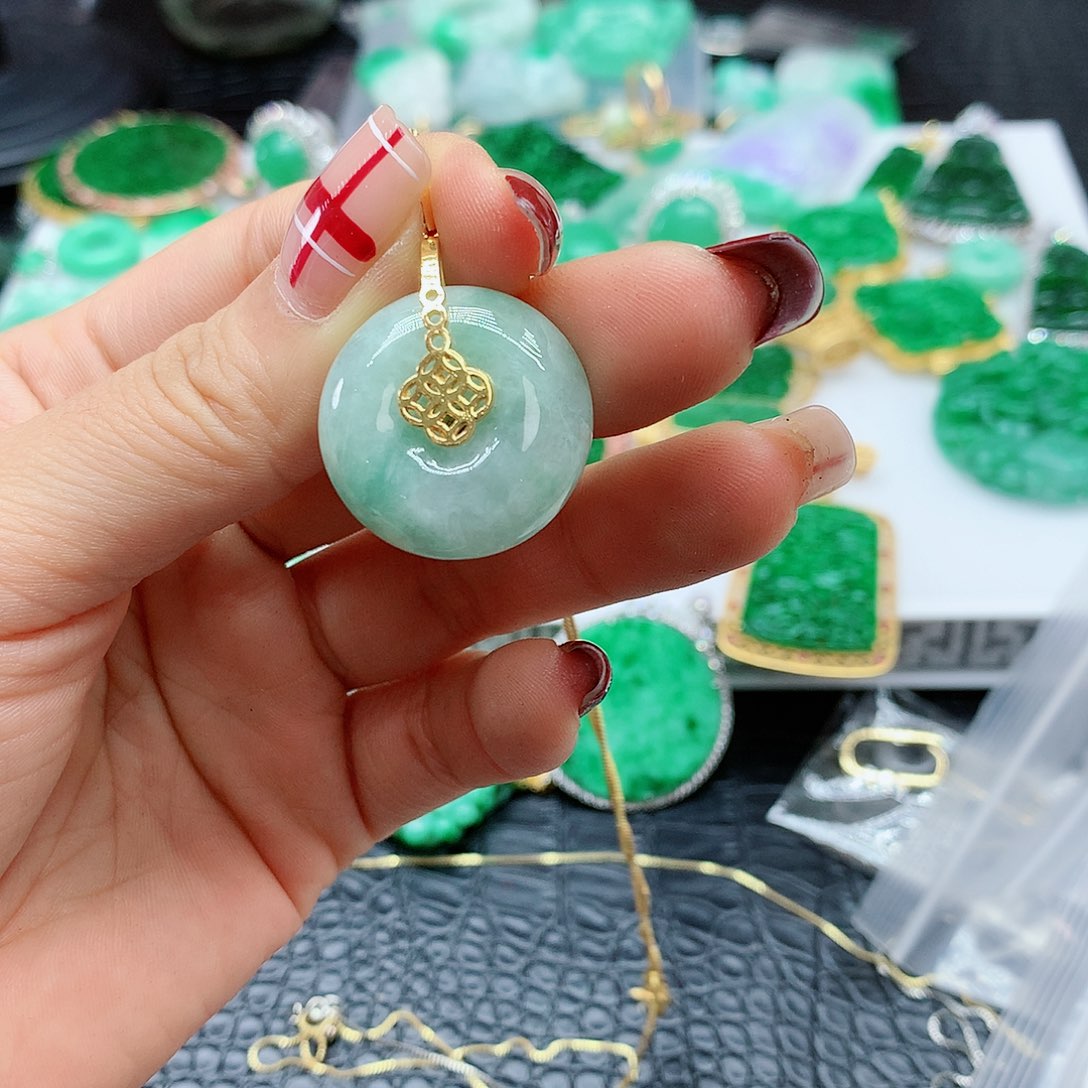 【闪购商品】翡翠吊坠(赠链)未镶嵌