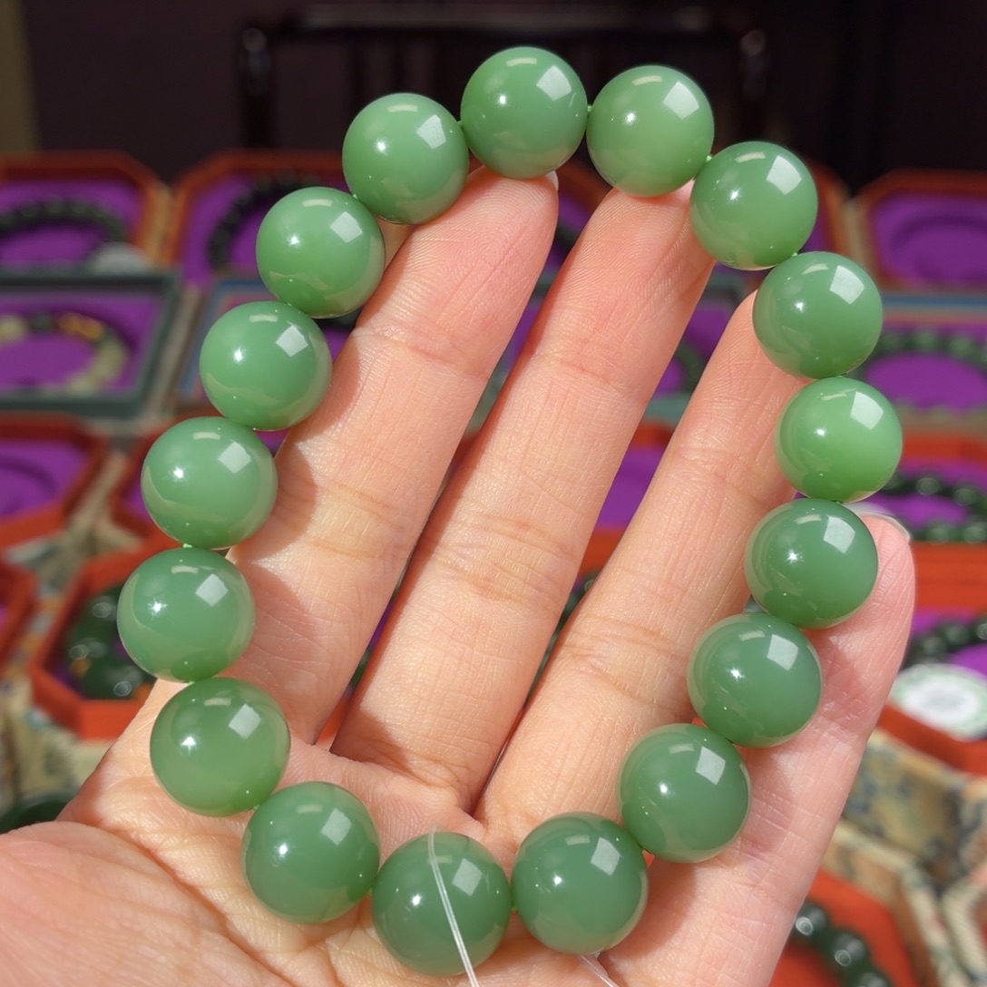 L***然和田玉（碧玉）未镶嵌手串