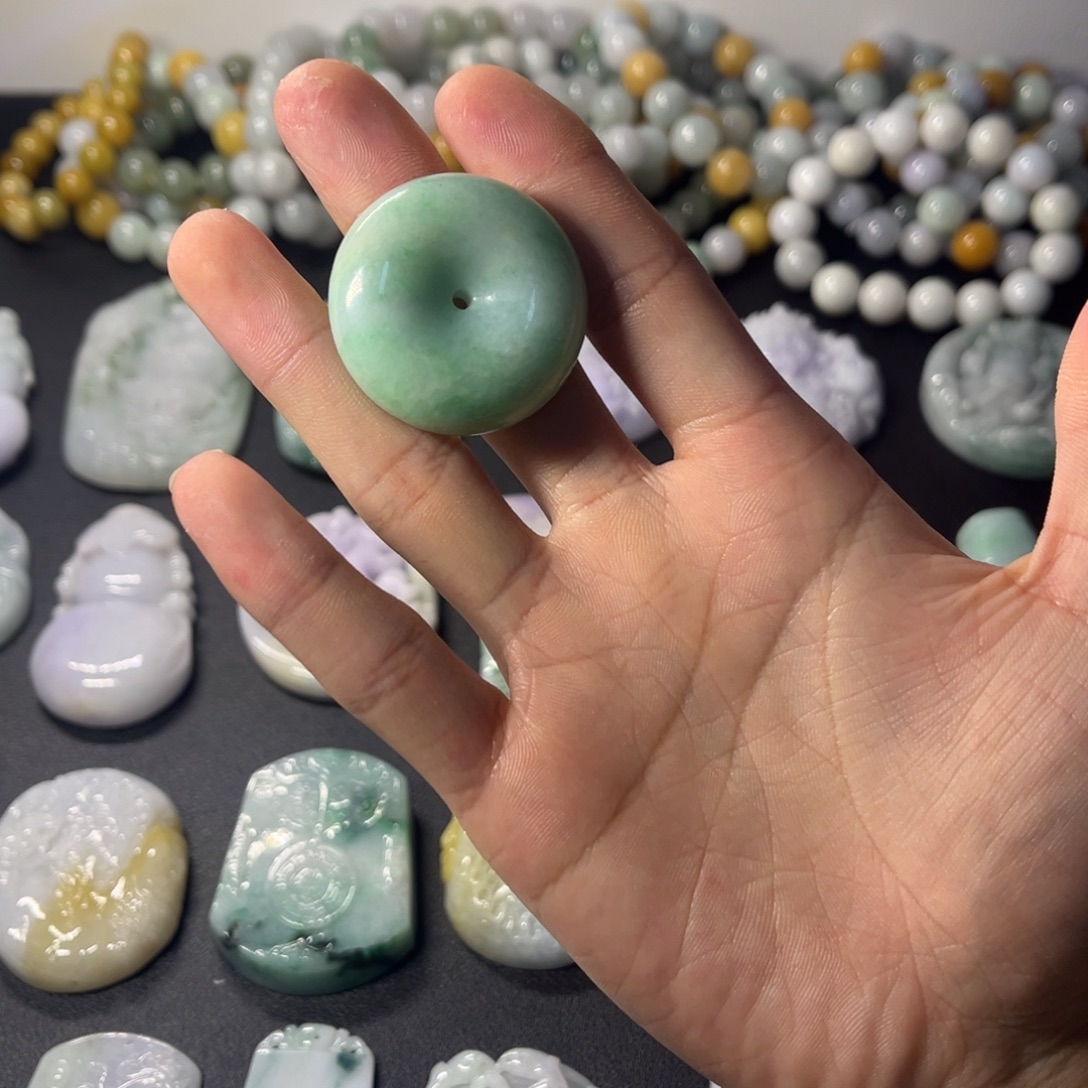 翡翠未镶嵌挂件09