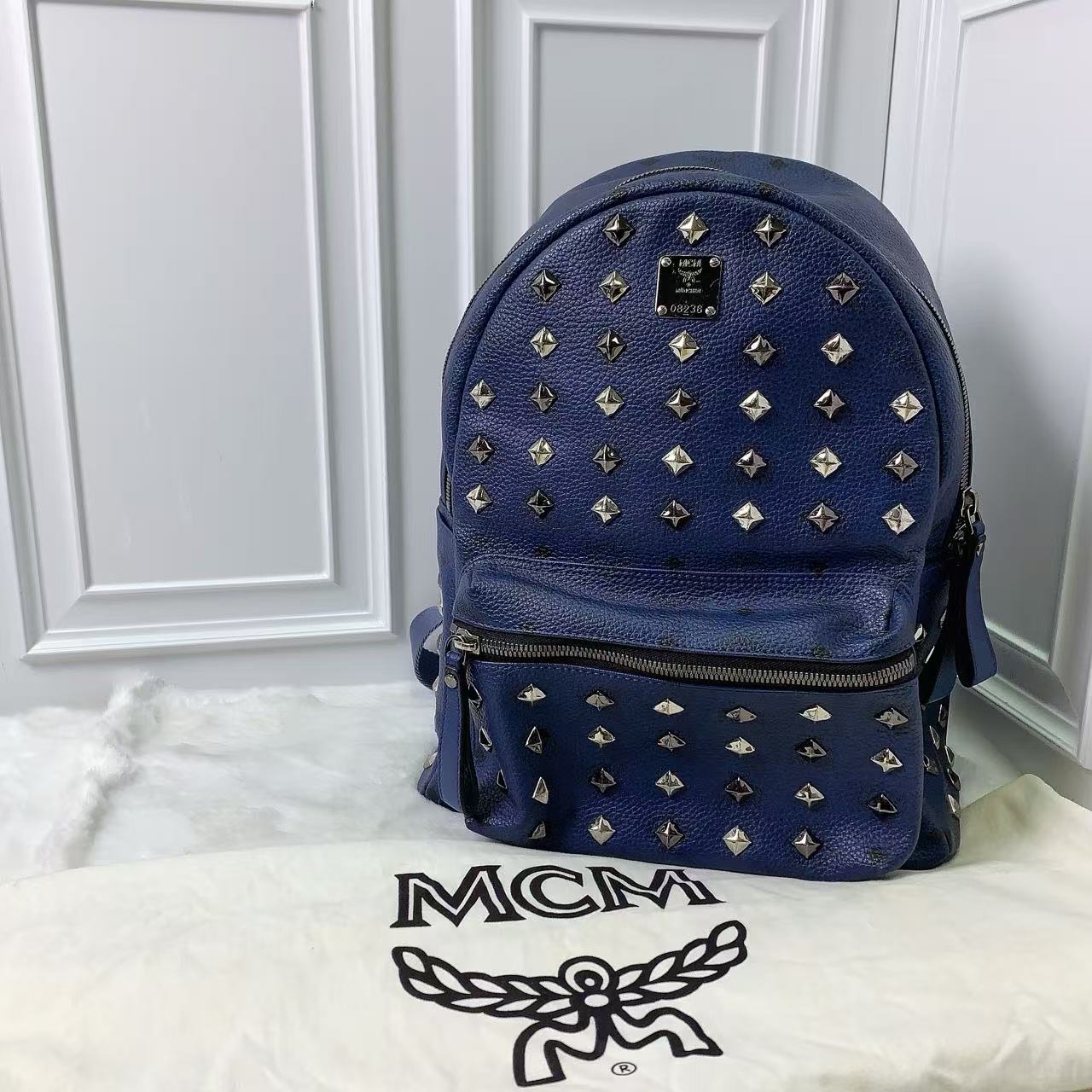 95新 MCM （静姐）蓝色经典中号铆钉 双肩包