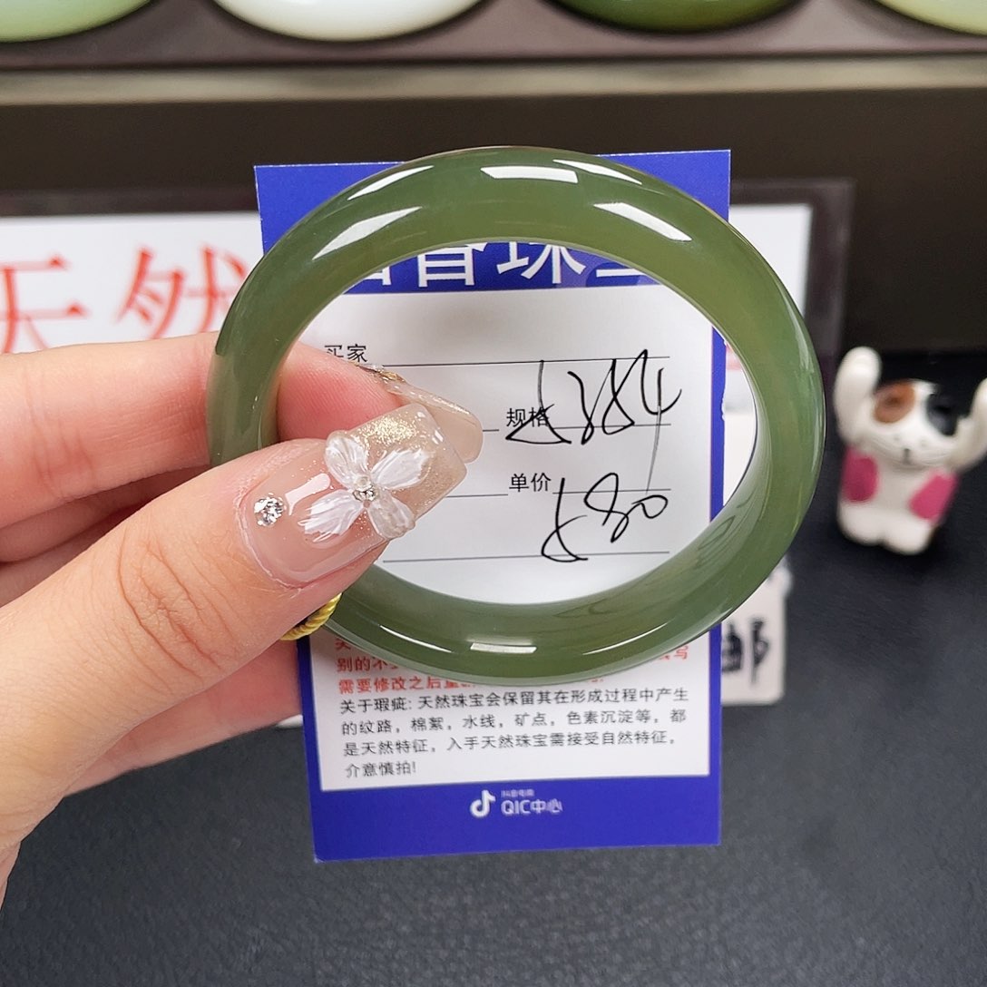 和田玉手镯未镶嵌