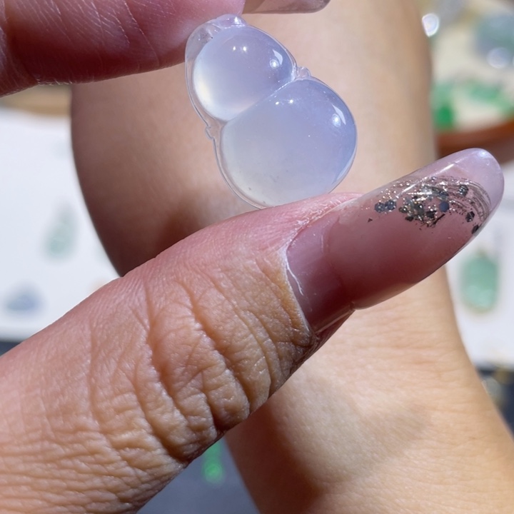 翡翠未镶嵌颈饰葫芦