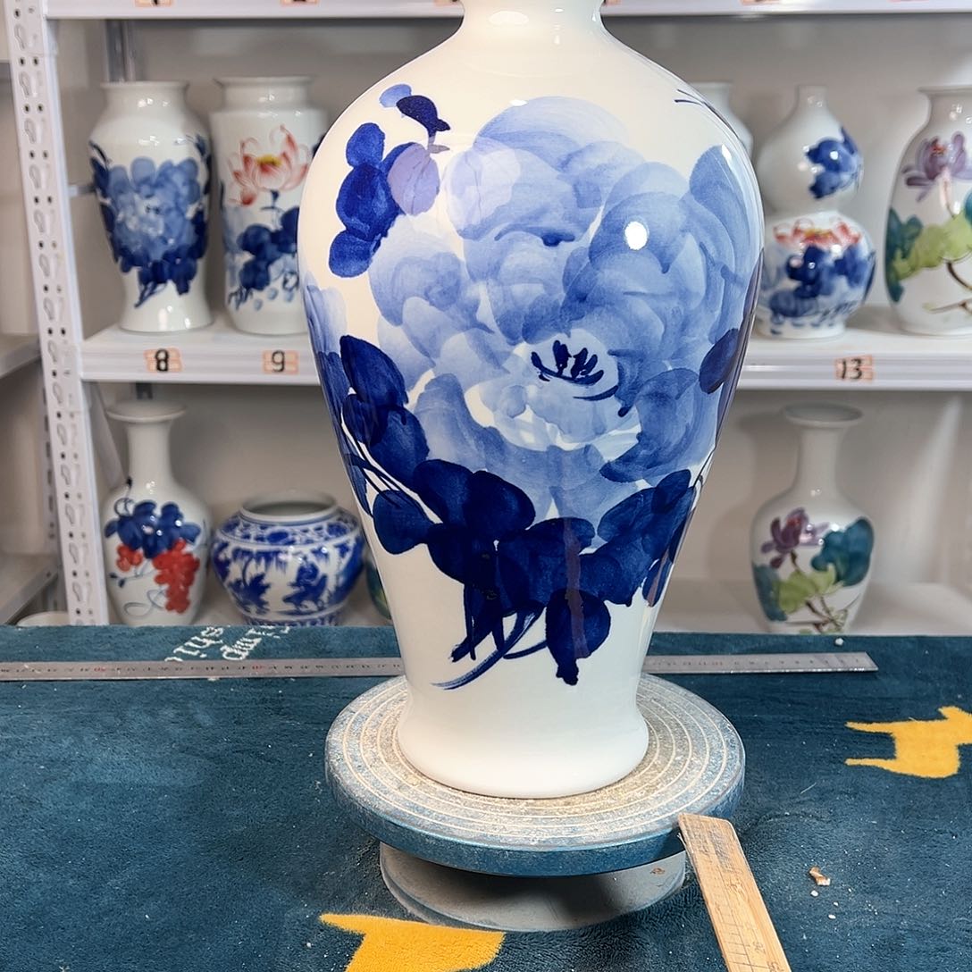 摆件景德镇陶瓷梅青牡