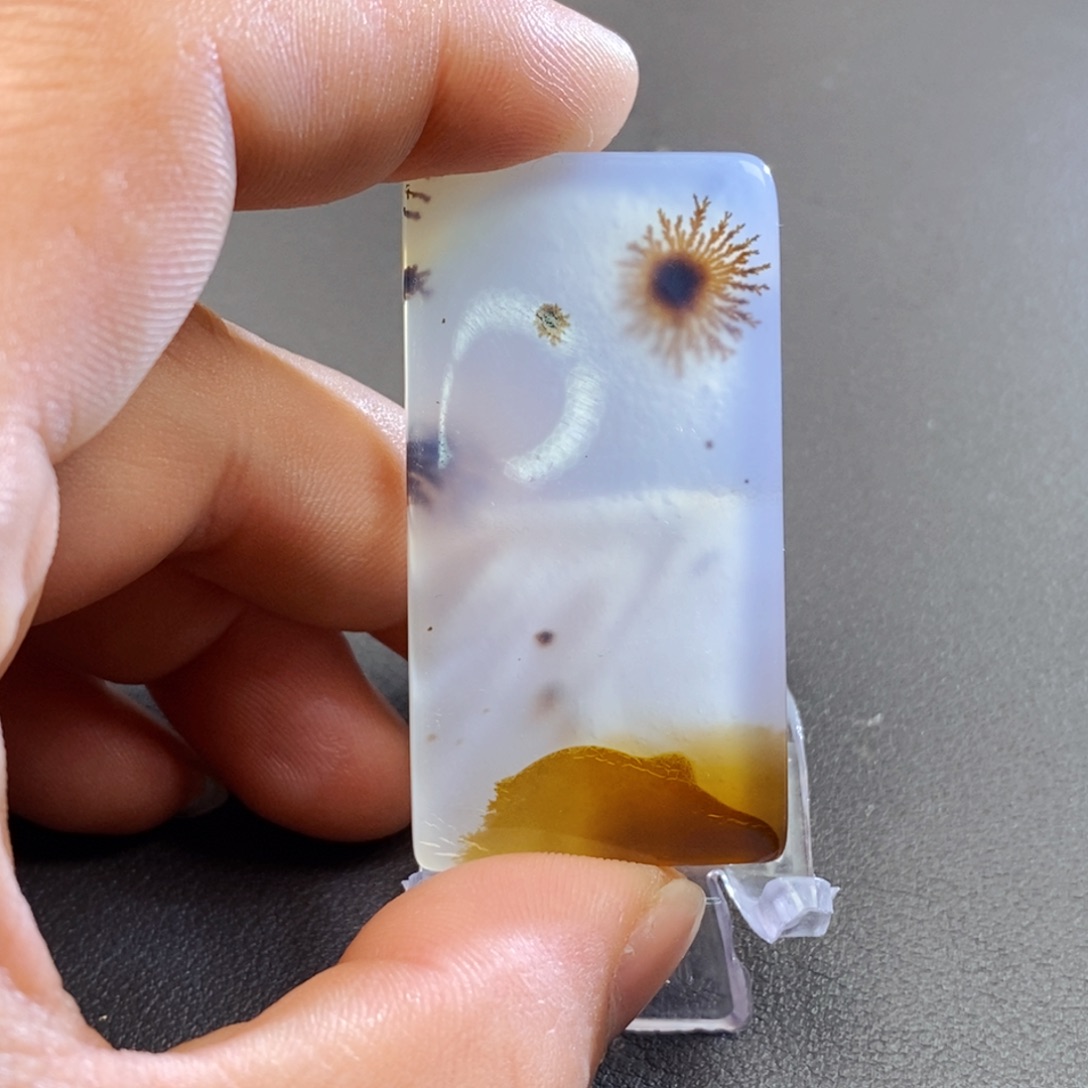 哥***给玛瑙/玉髓未镶嵌颈饰