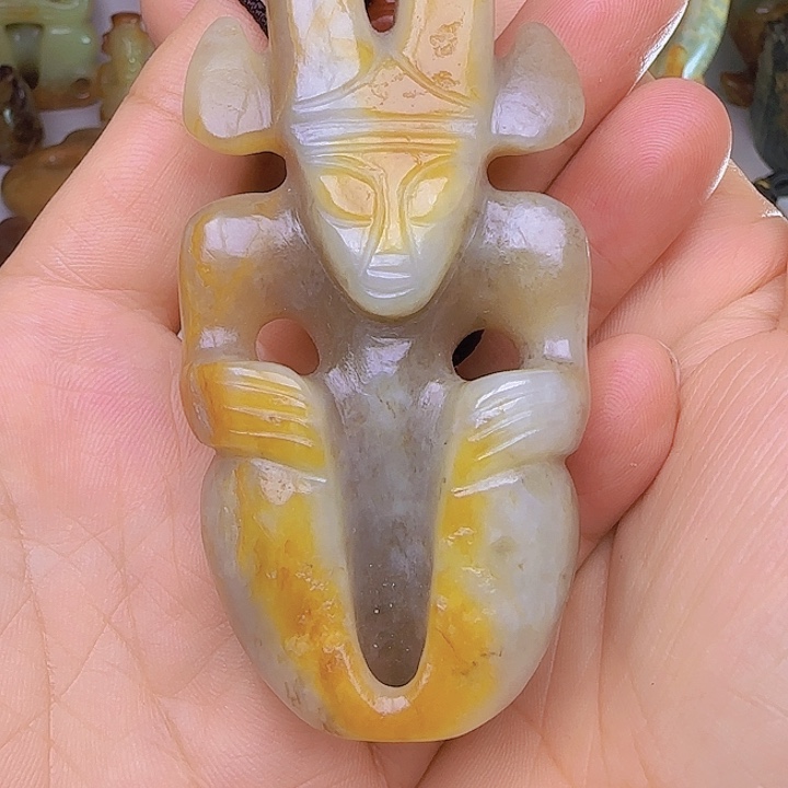 颈饰未镶嵌和田玉（糖玉）