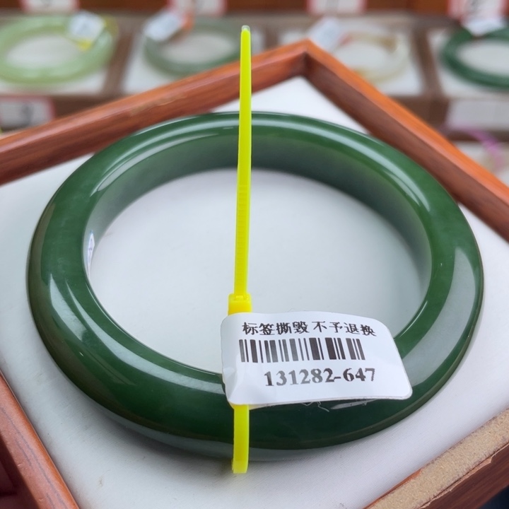 【闪购商品】未镶嵌手镯和田玉55.6