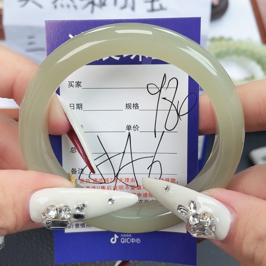和田玉未镶嵌手镯