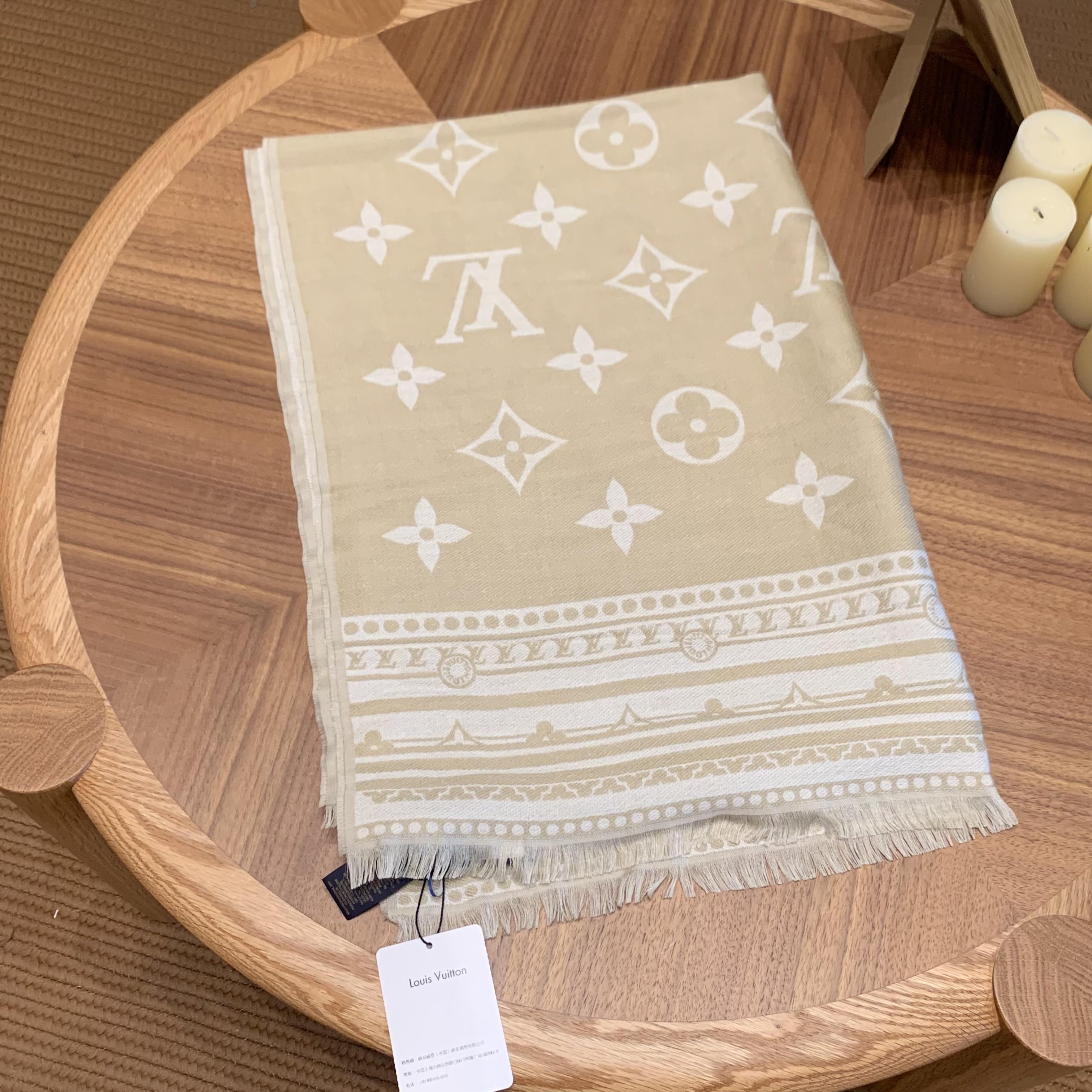 全新未使用 LouisVuitton/路易威登 壹臻/奶茶色围巾/30020978