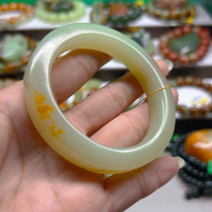 未镶嵌手镯透闪石质玉