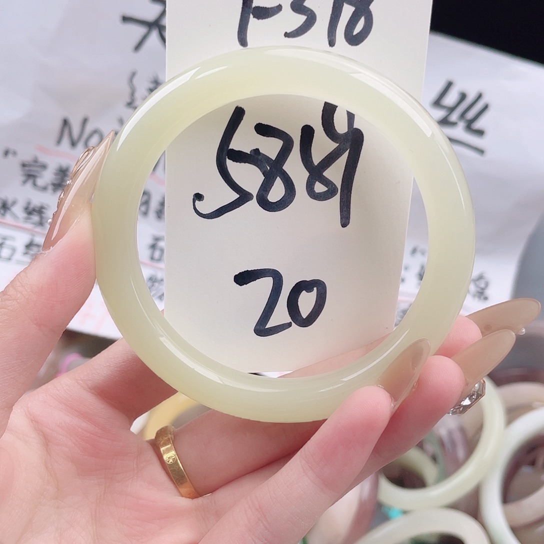 石英质玉未镶嵌手镯1/378