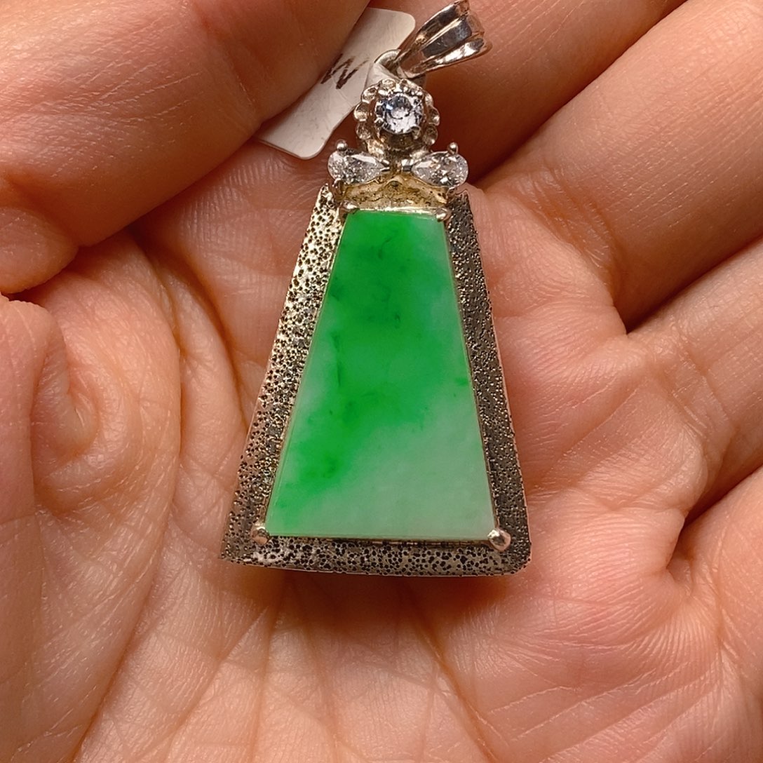 翡翠颈饰未镶嵌翡翠蛋面