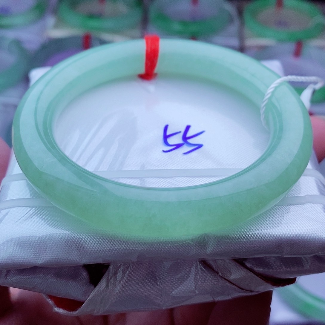 翡翠手镯未镶嵌55圆条编号0756