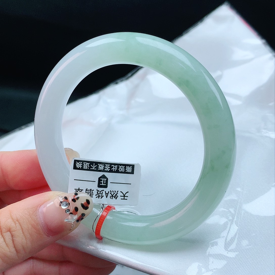 翡翠手镯未镶嵌52圈