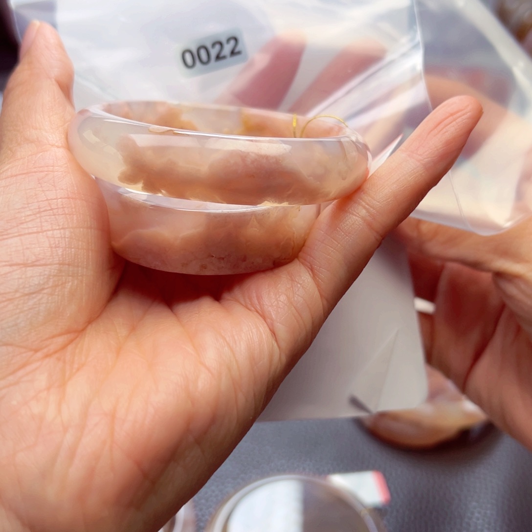 玛瑙/玉髓未镶嵌手镯猪**神