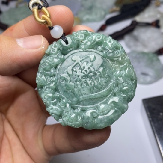 翡翠未镶嵌颈饰翡翠