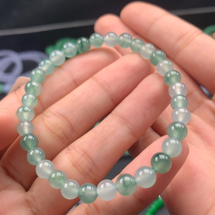 翡翠手镯未镶嵌卡