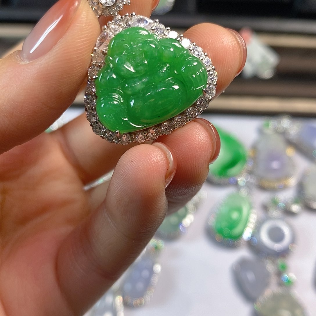 翡翠颈饰银S925镶嵌天然翡翠