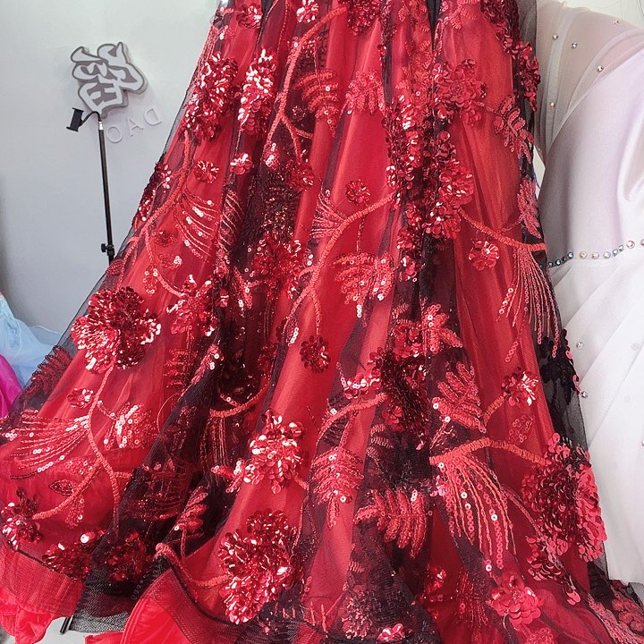 交谊舞的舞蹈动作也很