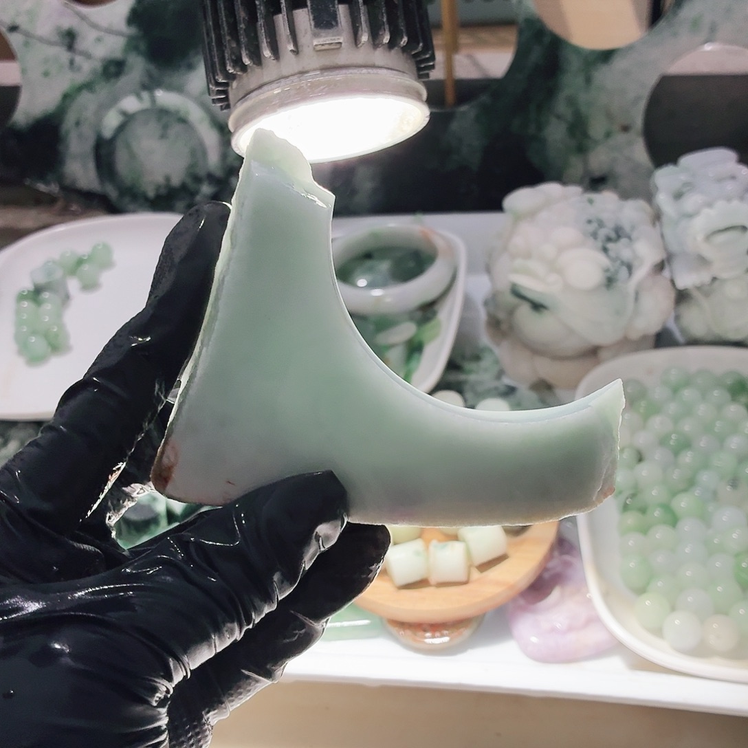 翡翠未镶嵌颈饰边角料