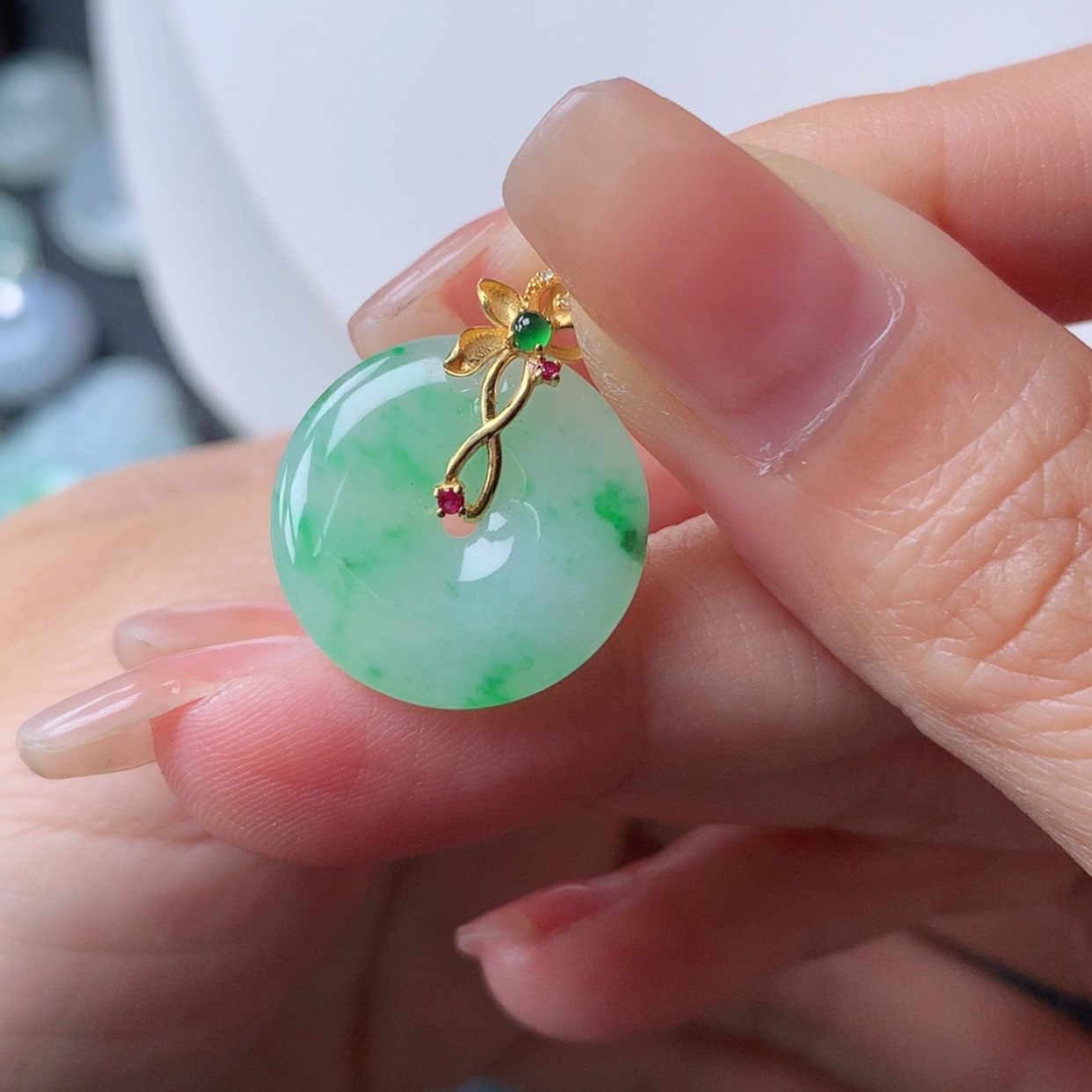 【闪购商品】翡翠18K金镶嵌吊坠(赠链)