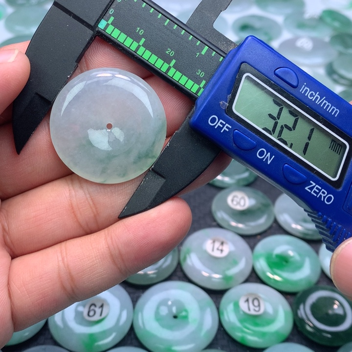 翡翠颈饰未镶嵌缅甸天然A货翡翠