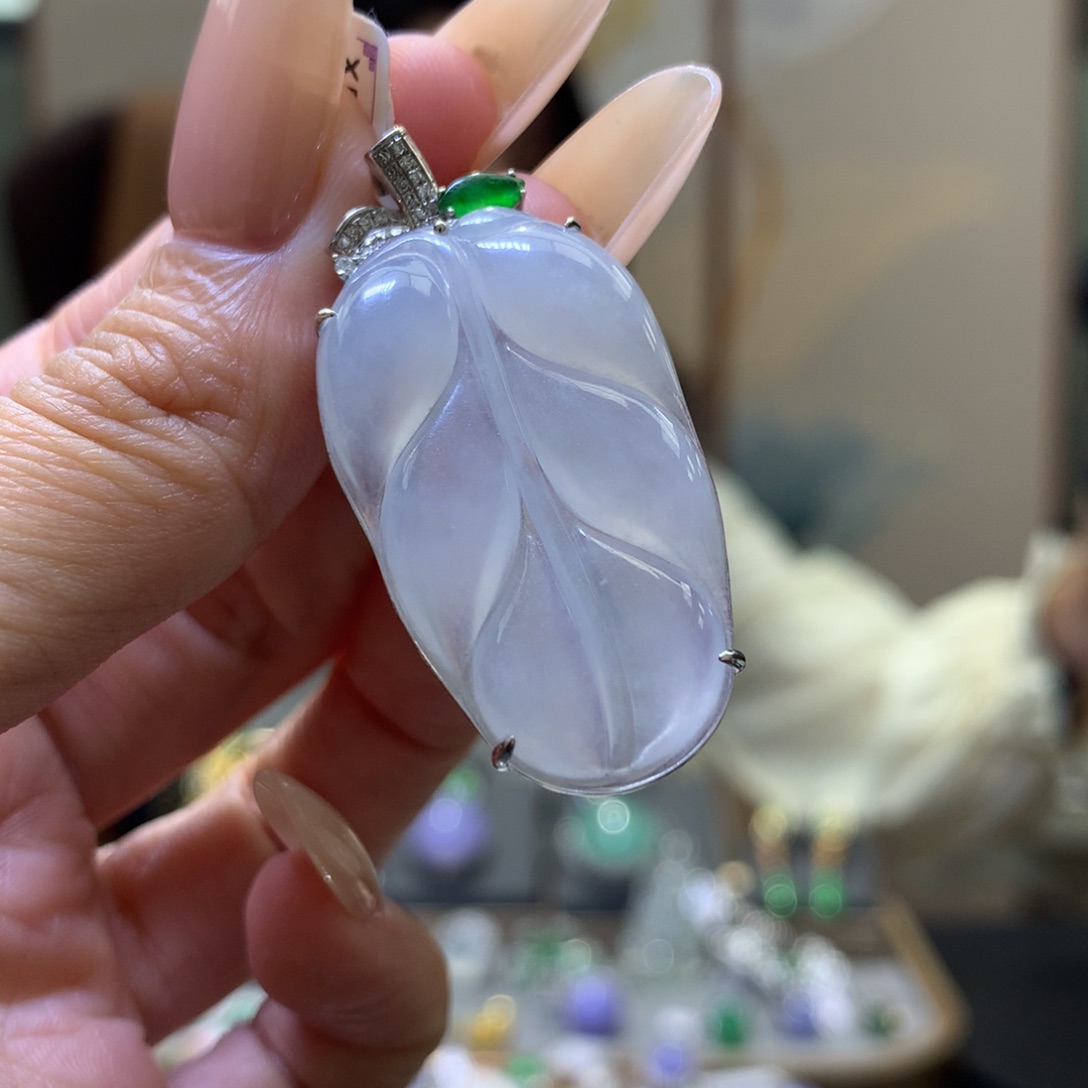 颈饰18K金镶嵌翡翠