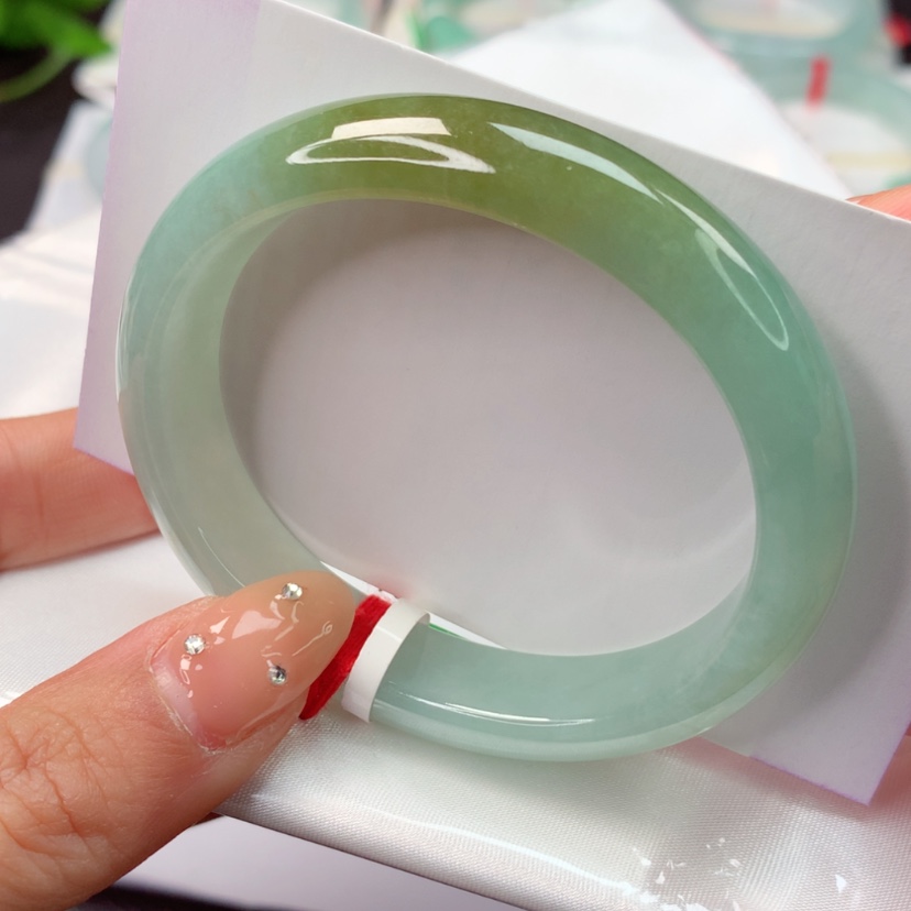 【闪购商品】翡翠手镯（贵妃镯）未镶嵌天然翡翠手镯