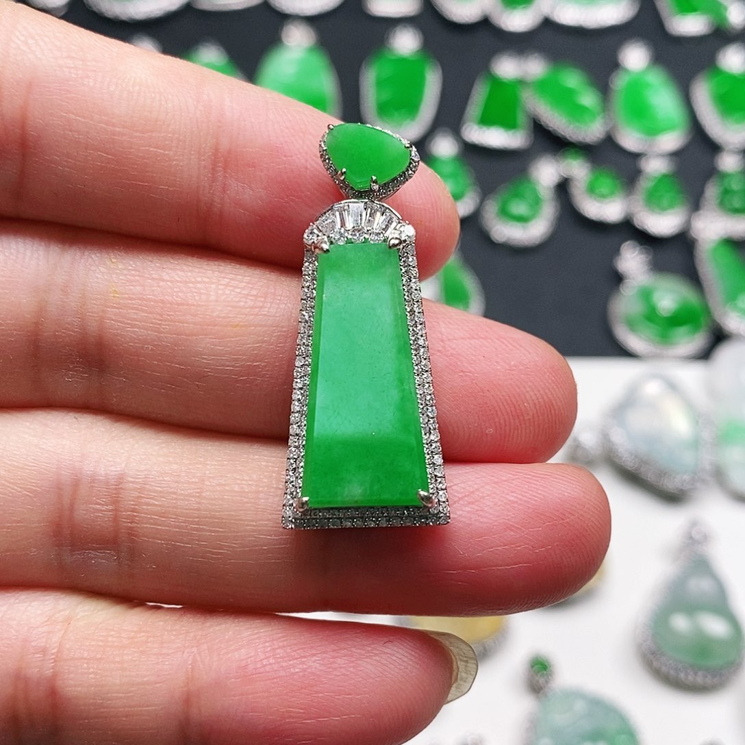 翡翠颈饰18K金镶嵌天然缅甸翡翠A货