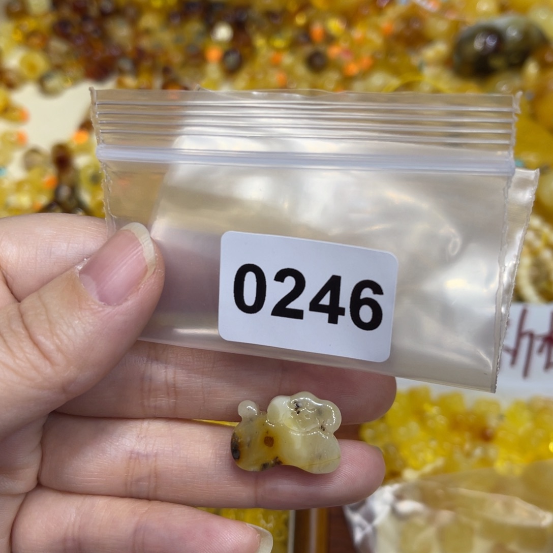 琥珀珠宝奇石未镶嵌