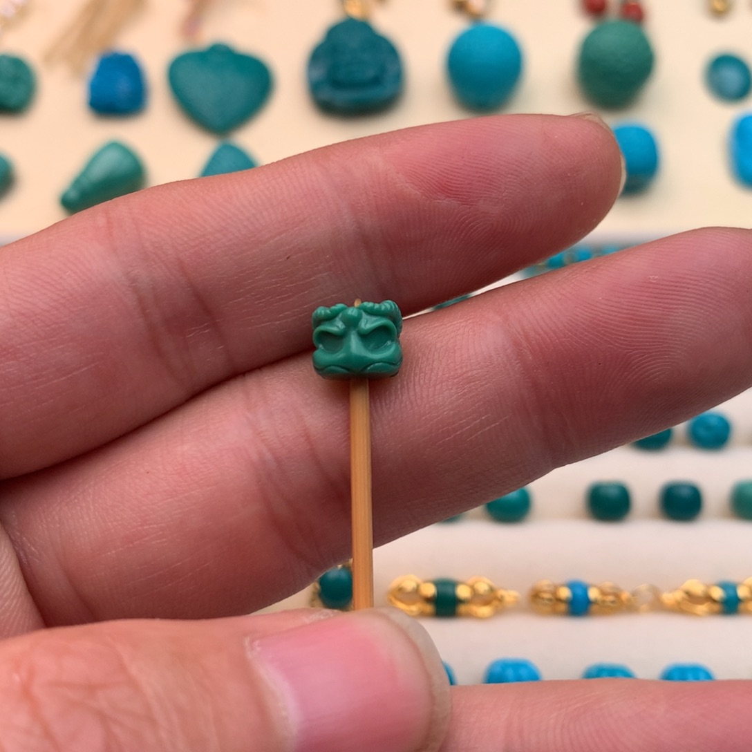 绿松石未镶嵌珠宝奇石