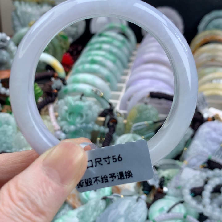 翡翠手镯未镶嵌吊坠