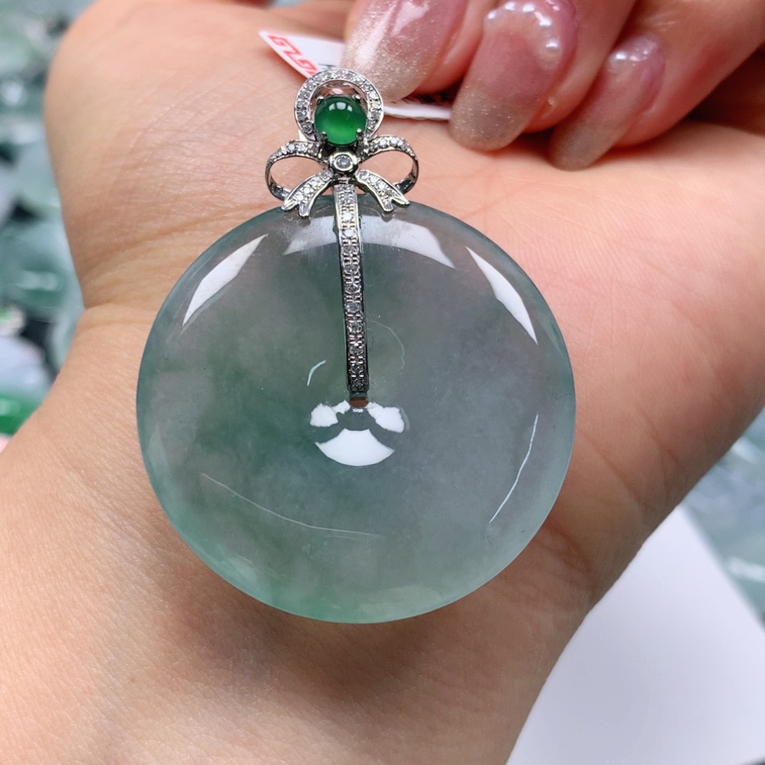 翡翠颈饰18K金镶嵌春**呀天然翡翠