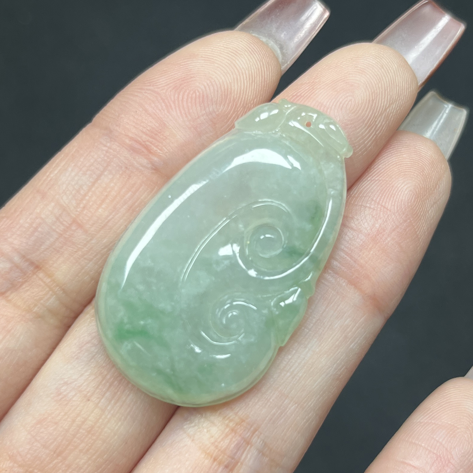 于于珠宝-天然A货缅甸翡翠飘绿如意吊坠玉石尺寸：38.3×22.9×5.9mm