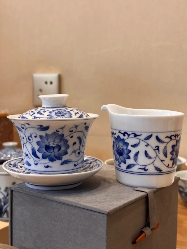 景德镇青花手绘缠枝莲盖碗公杯套组